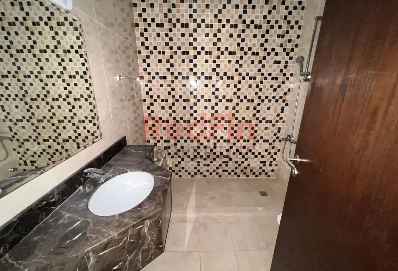 ///Large 2Bedroom/ Closed Kitchen/ Near To Metro//