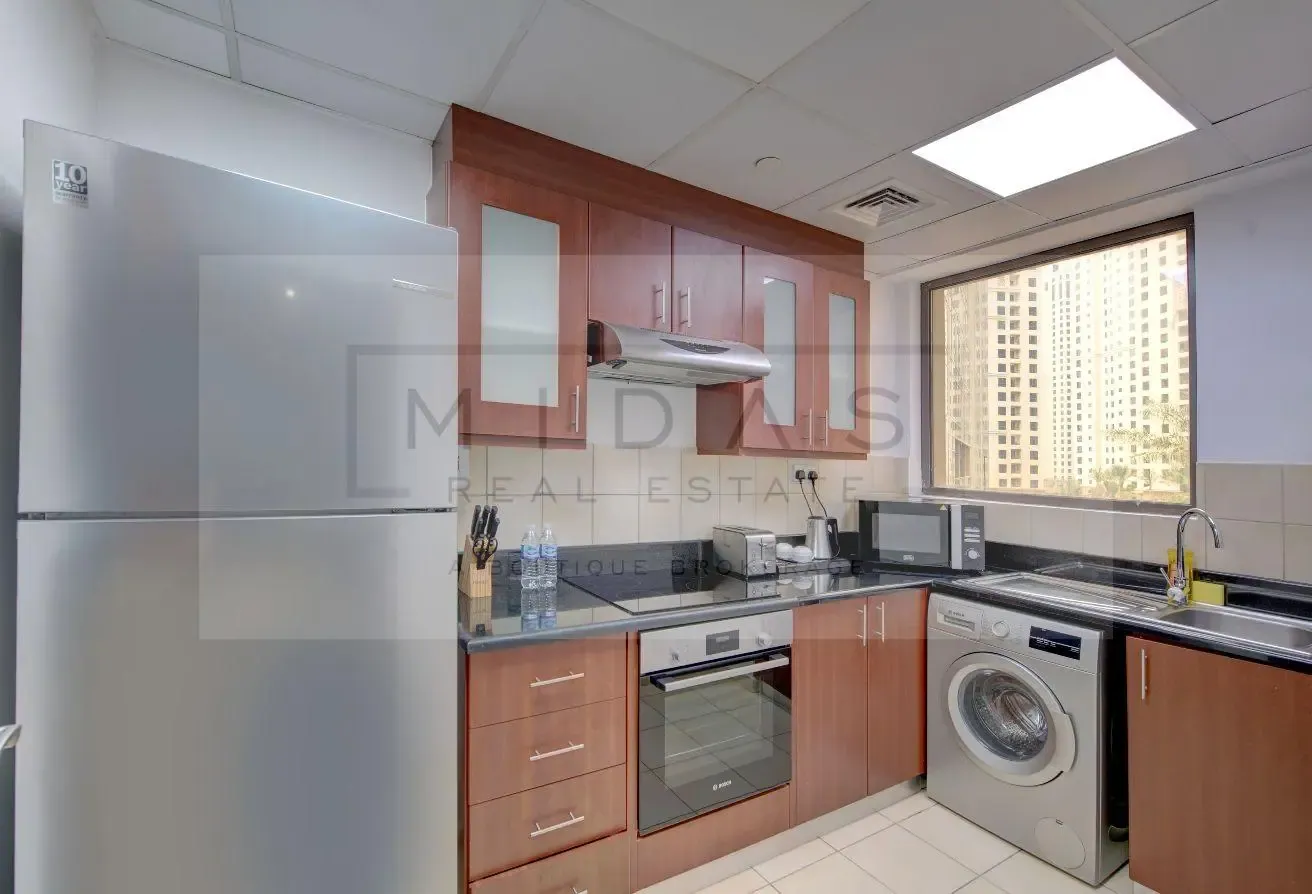 On Offer I City View I Spacious I Balcony