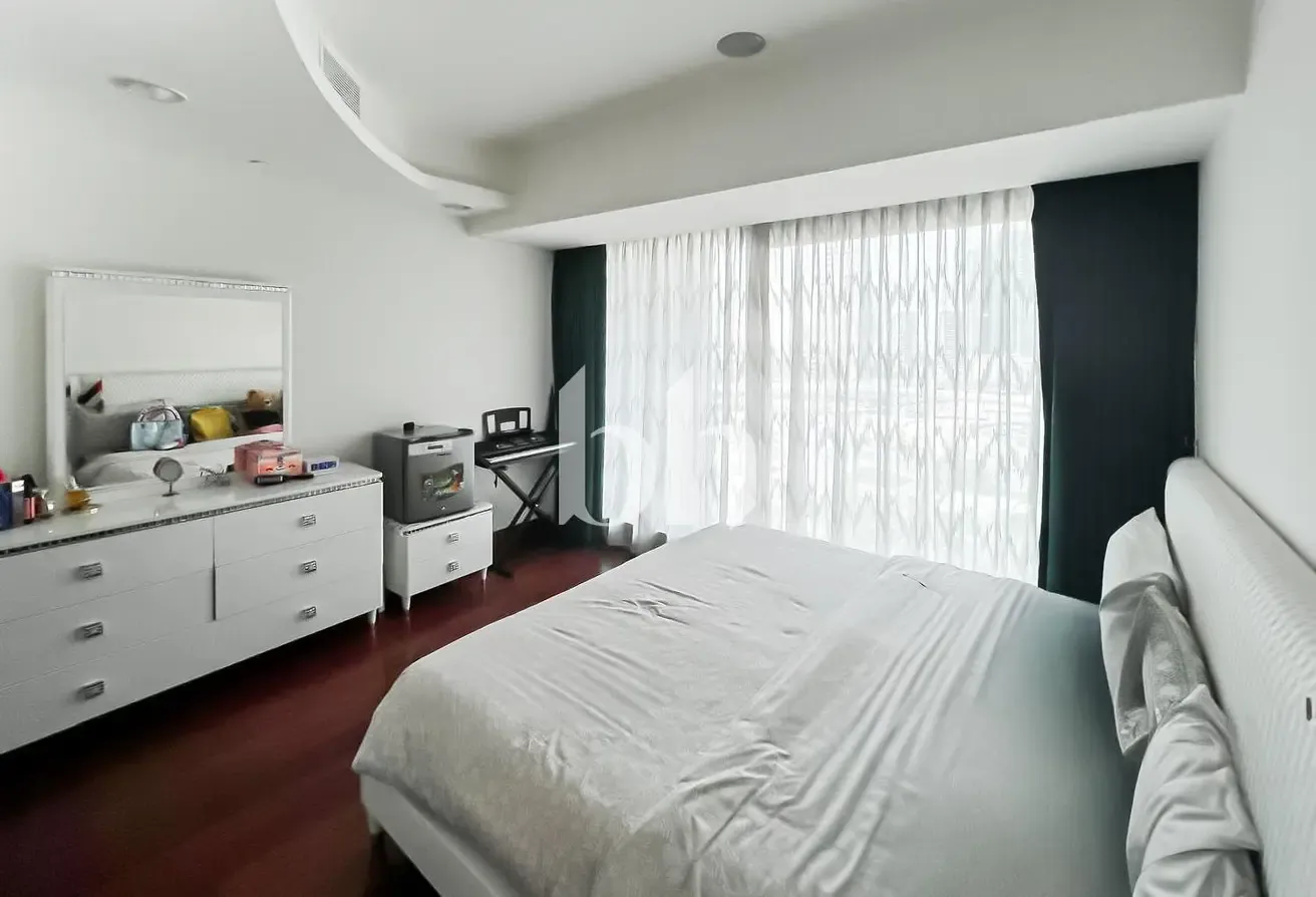 Spacious Duplex 2BR | Unfurnished | Frame View