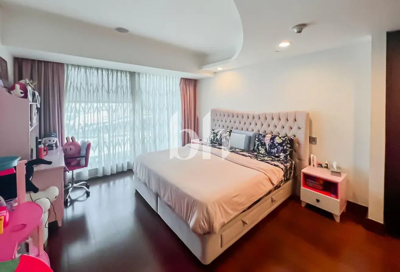 Spacious Duplex 2BR | Unfurnished | Frame View