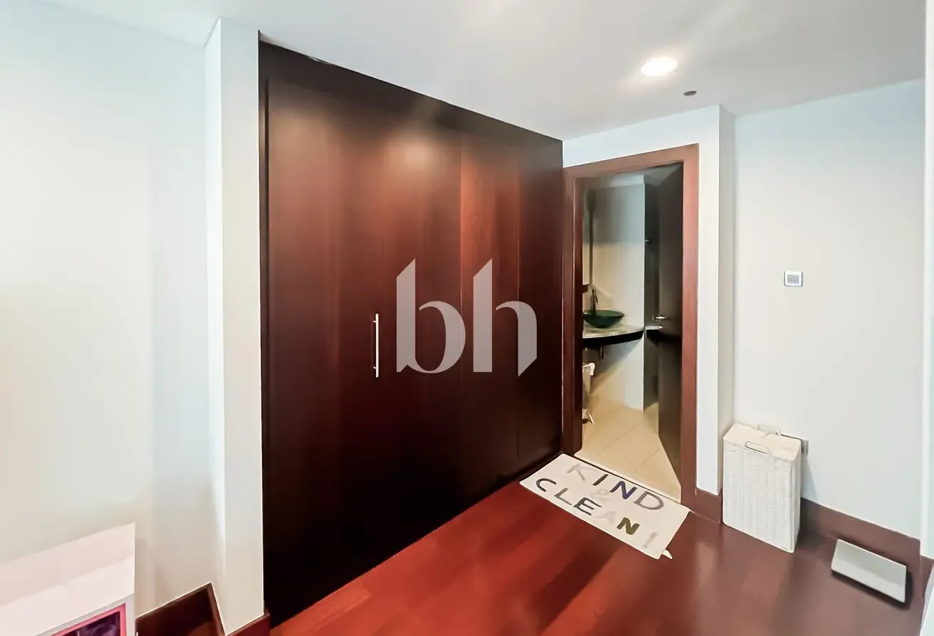 Spacious Duplex 2BR | Unfurnished | Frame View