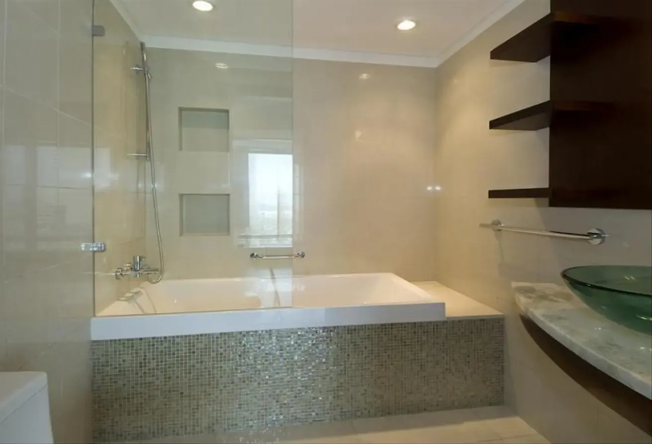 Spacious Duplex 2BR | Unfurnished | Frame View