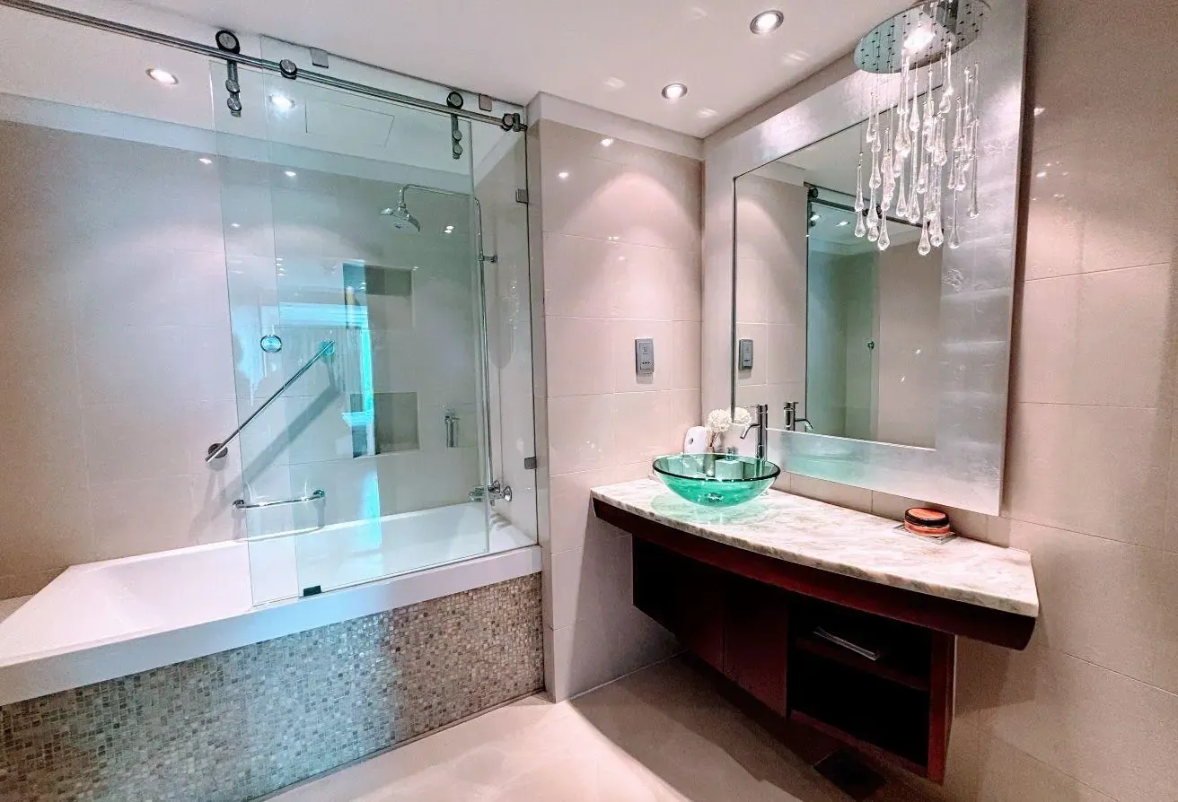 4 Bed Duplex | Vacant | Luxury Furniture
