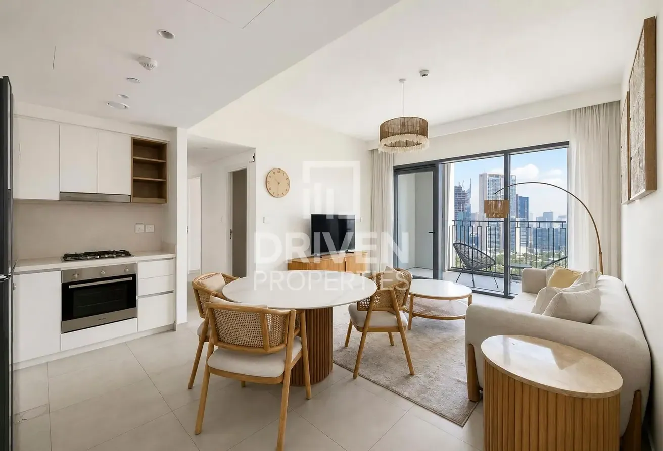 Fully Furnished I Mid Floor I Prime Location