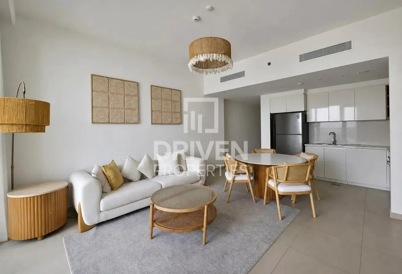 Fully Furnished I Mid Floor I Prime Location