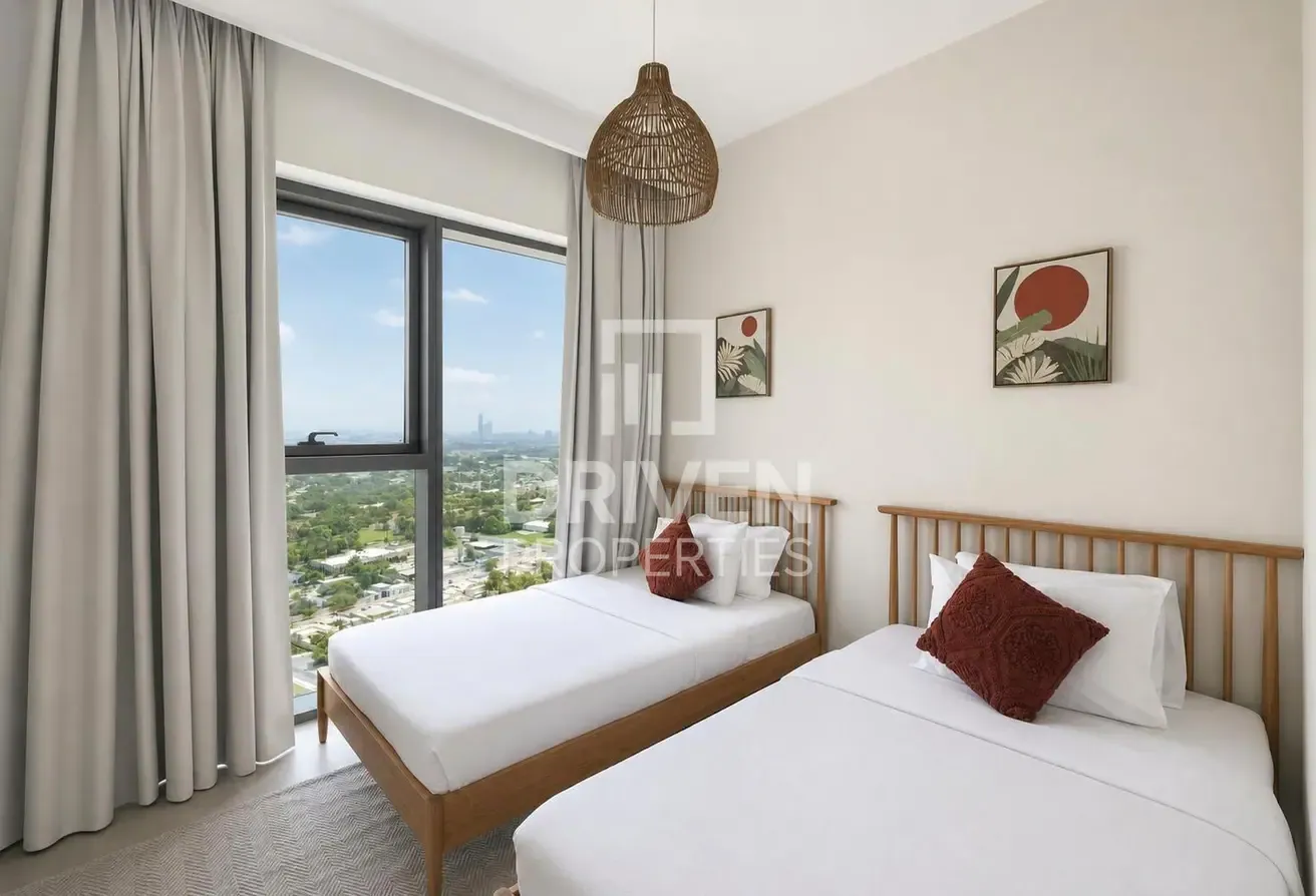 Fully Furnished I Mid Floor I Prime Location