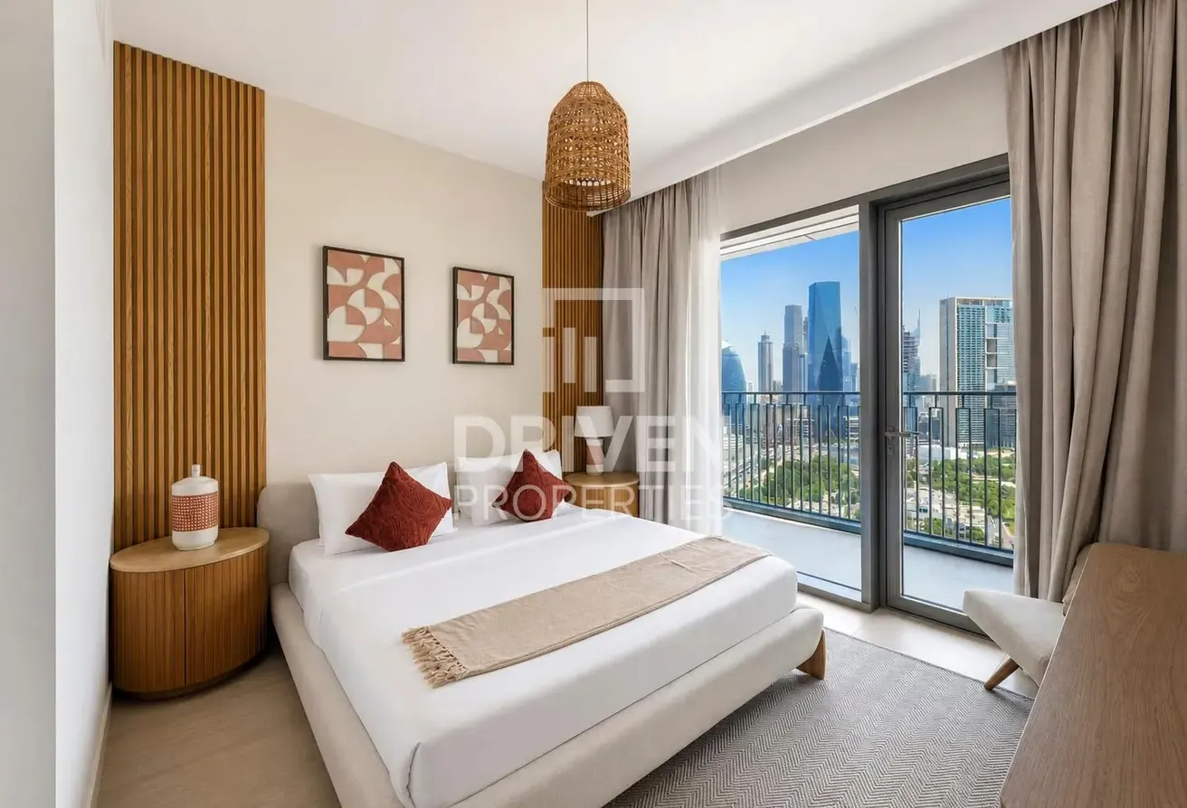 Fully Furnished I Mid Floor I Prime Location