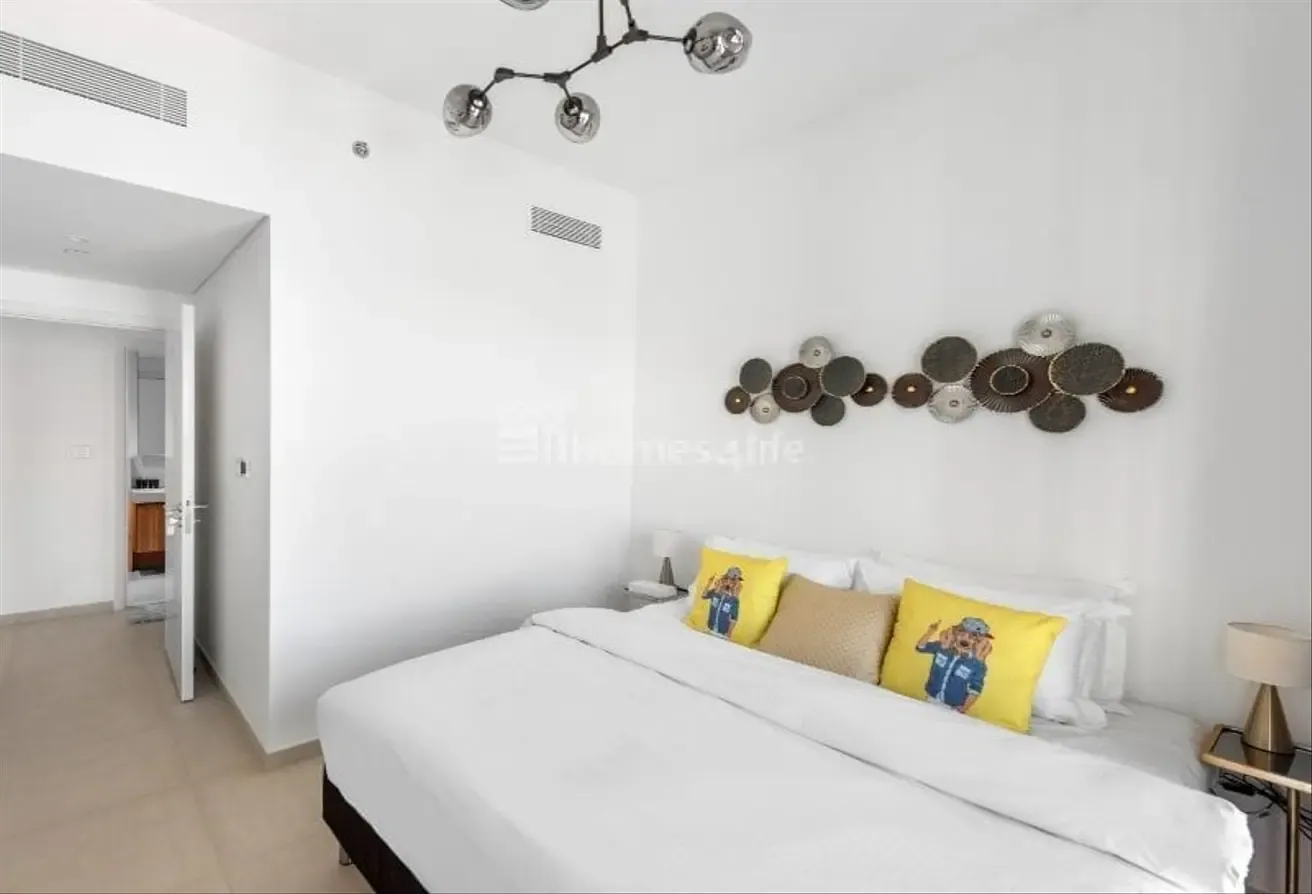 PRIME LOCATION| SPACIOUS LAYOUT | COMMUNITY VIEW