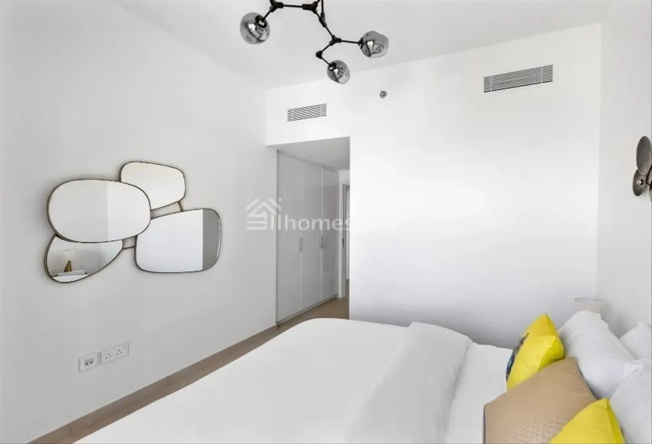 PRIME LOCATION| SPACIOUS LAYOUT | COMMUNITY VIEW