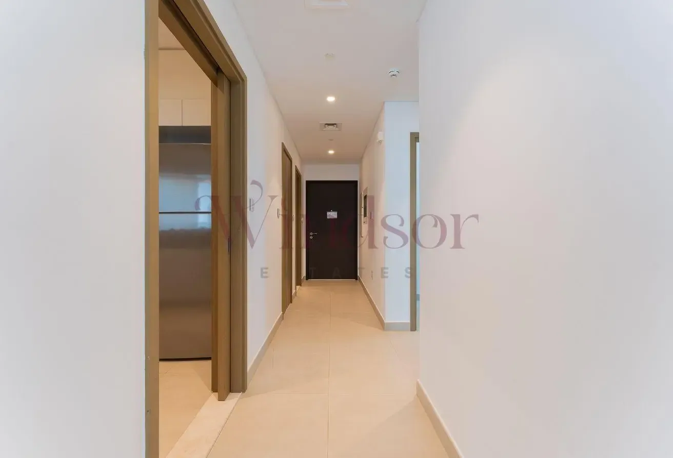 Downtown View | High floor | 12 Cheques