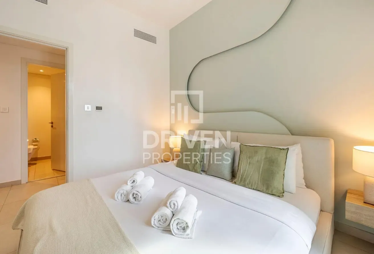 Burj Khalifa View | Luxurious and Furnished