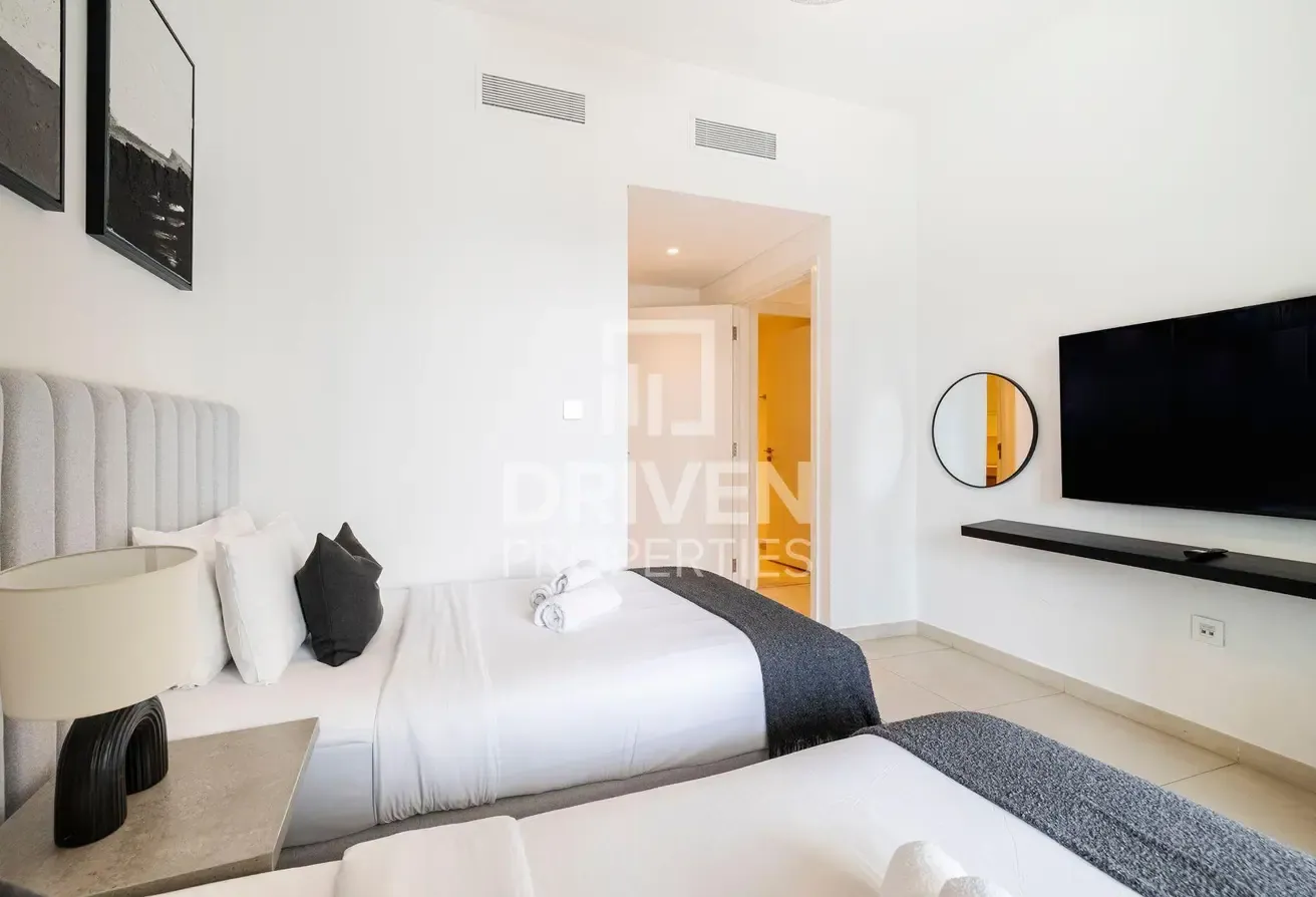 Burj Khalifa View | Luxurious and Furnished