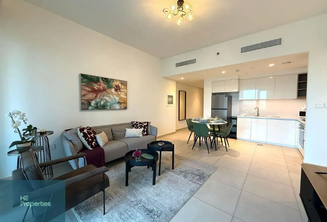 FULLY FURNISHED | VACANT | CHILLER FREE