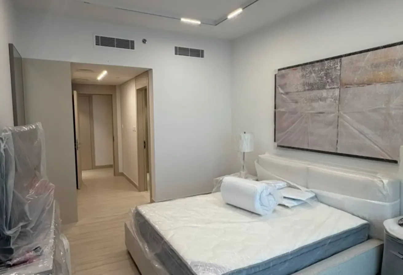 1 BR Furnished Apartment  806 sqft Landmark View
