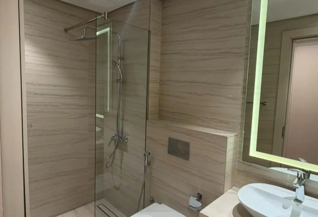 1 BR Furnished Apartment  806 sqft Landmark View