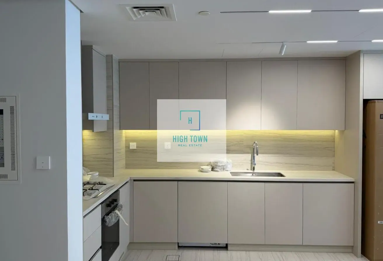 BRAND NEW! FULLY FURNISHED! TOP FLOOR! CITY VIEW