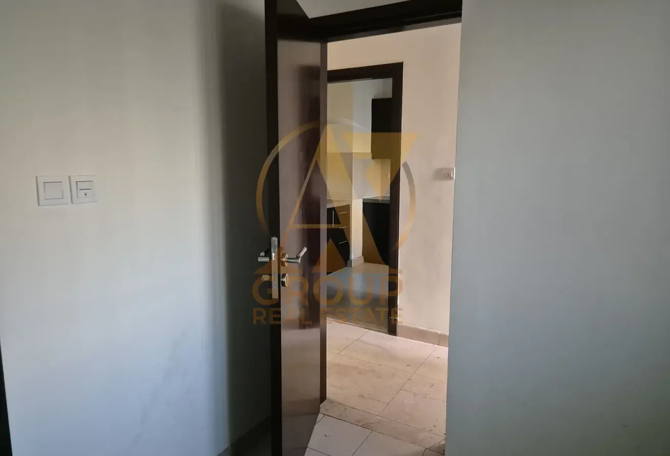 3bed room +maids room for rent in warsan villa single row