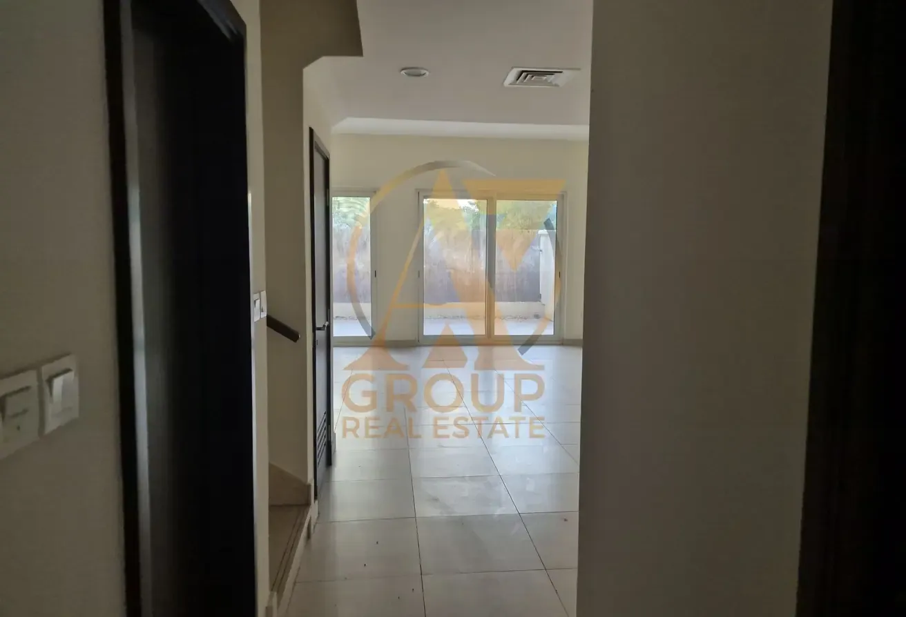 3bed room +maids room for rent in warsan villa single row