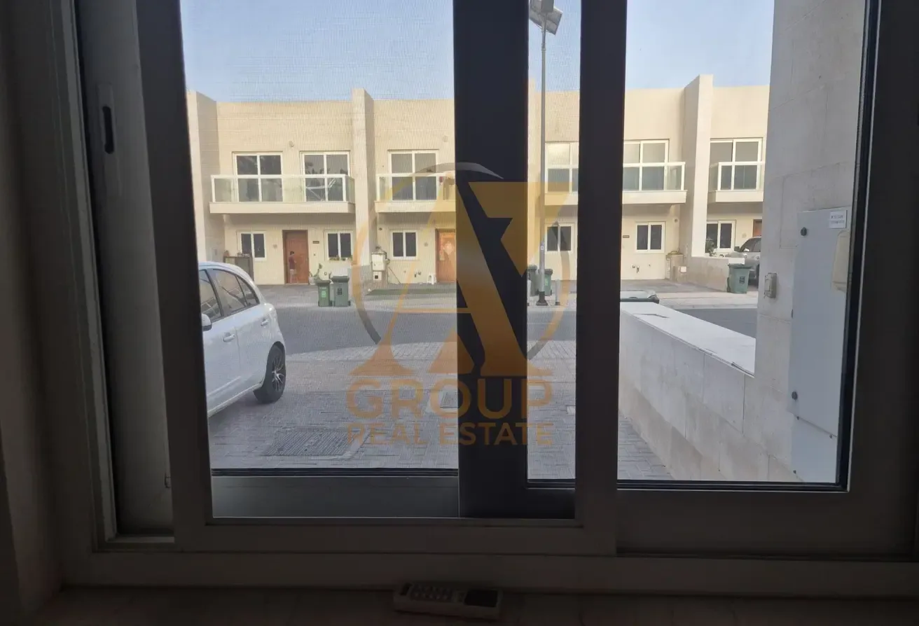 3bed room +maids room for rent in warsan villa single row