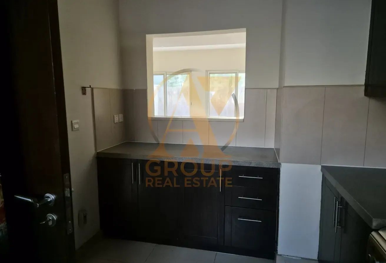 3bed room +maids room for rent in warsan villa single row
