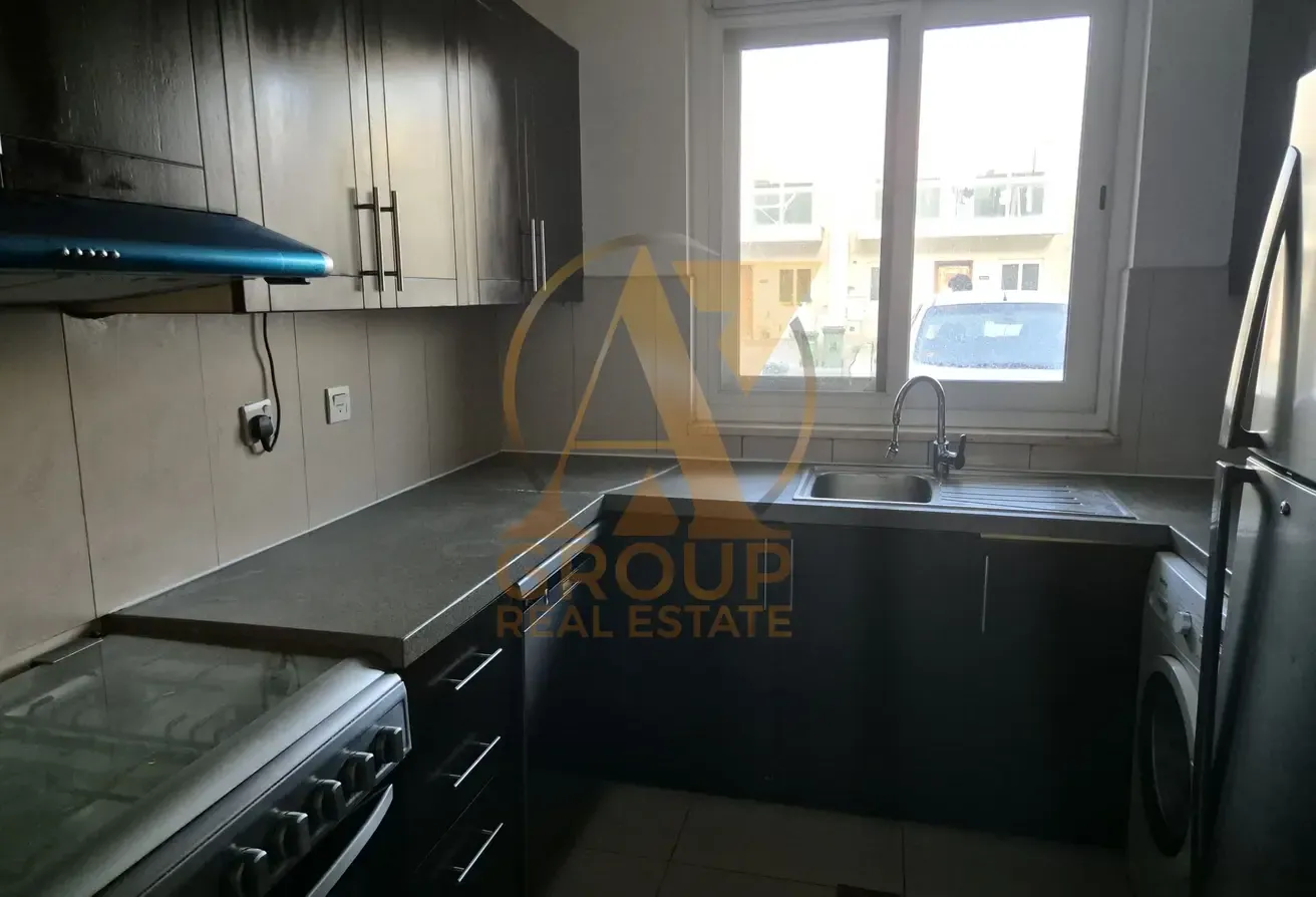3bed room +maids room for rent in warsan villa single row