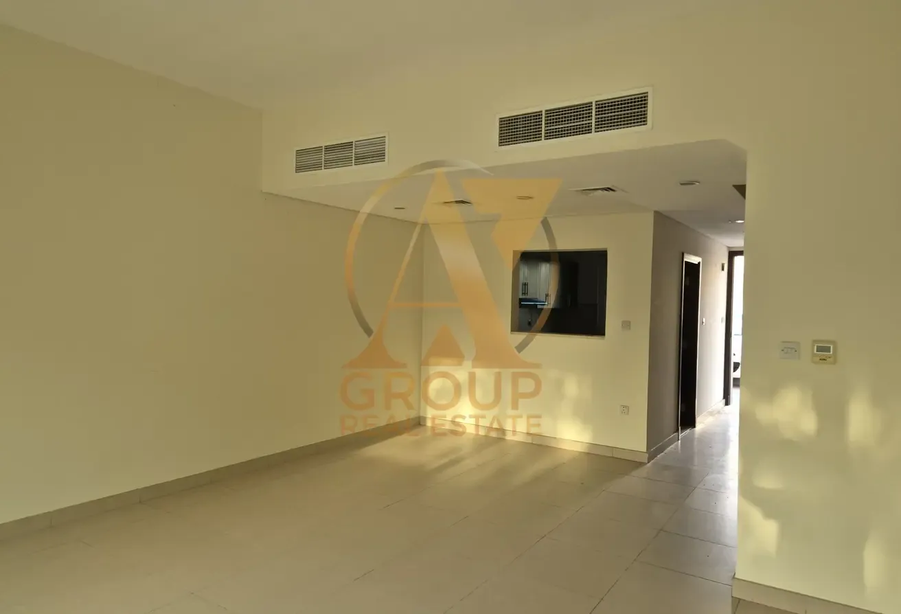 3bed room +maids room for rent in warsan villa single row