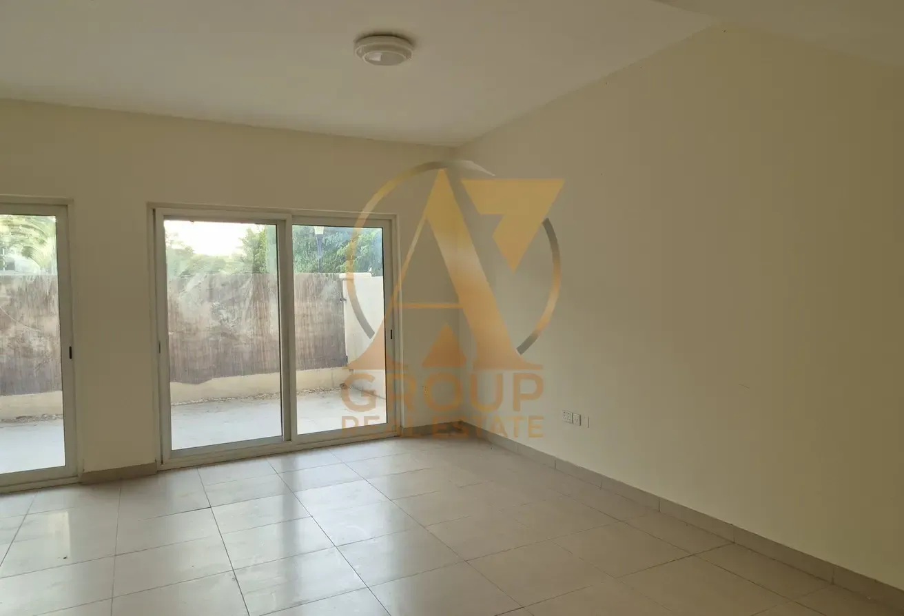 3bed room +maids room for rent in warsan villa single row