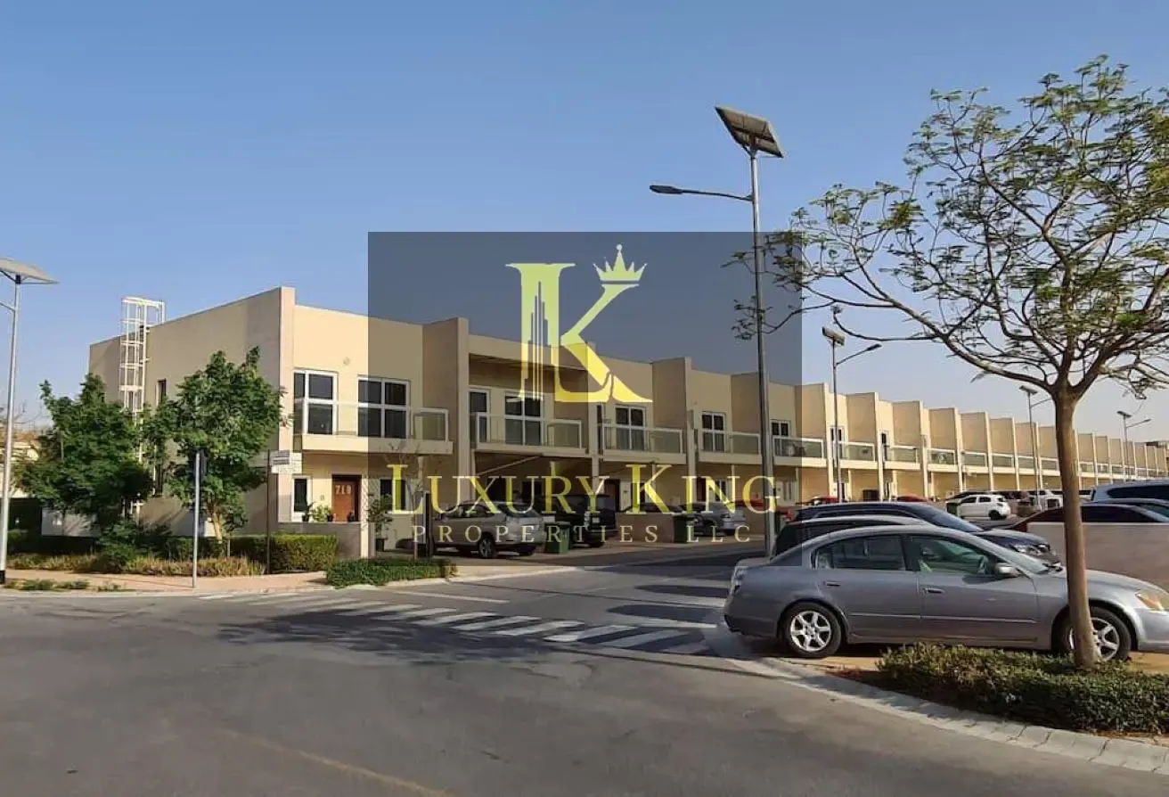 3 BEDROOM FOR RENT Townhouse Warsan Village