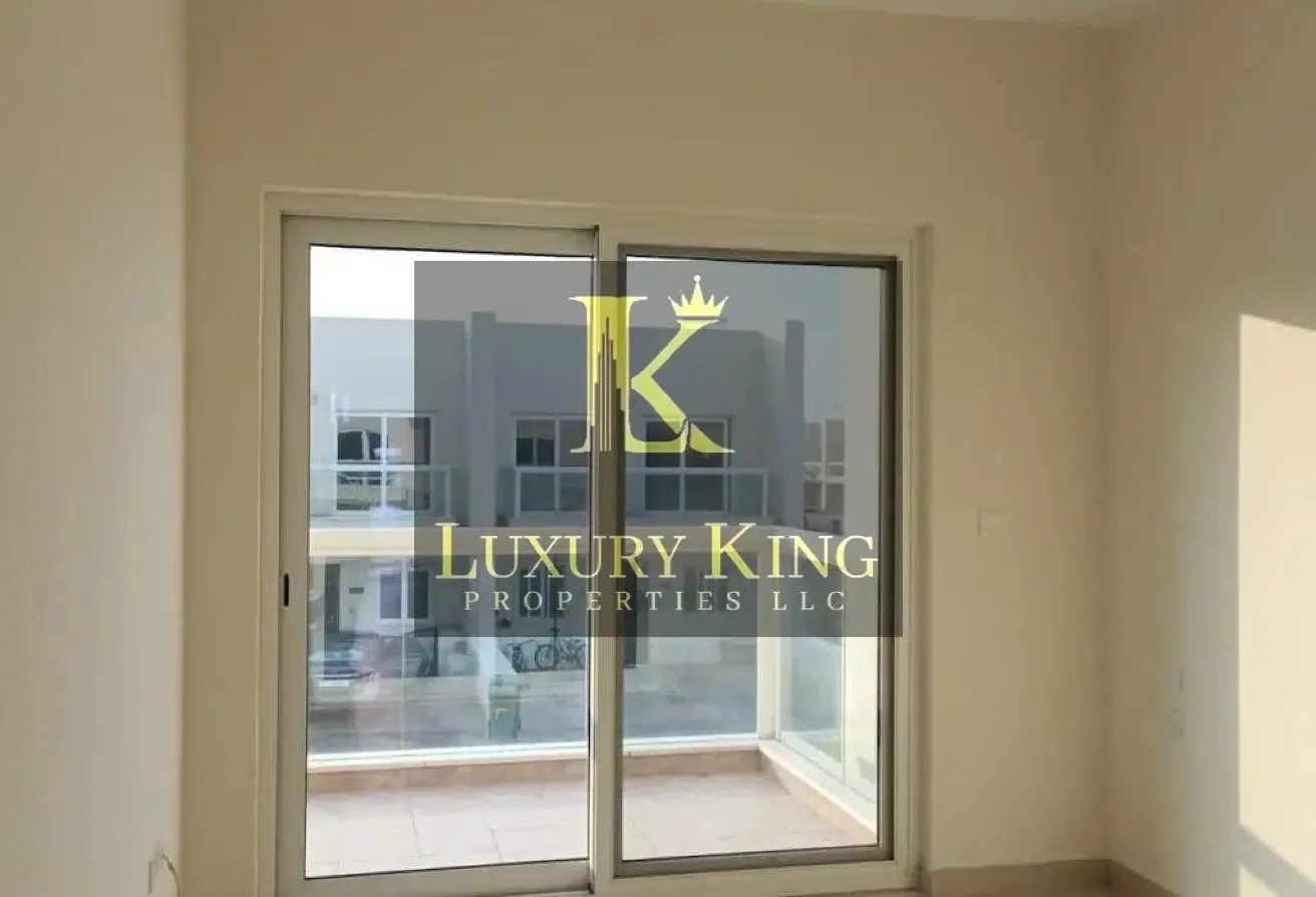 3 BEDROOM FOR RENT Townhouse Warsan Village