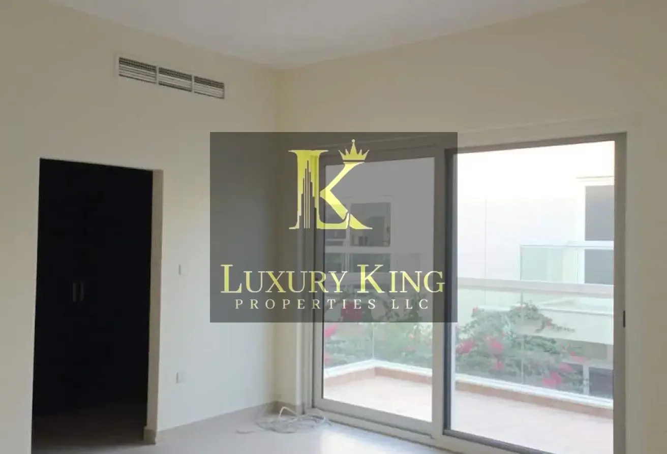 3 BEDROOM FOR RENT Townhouse Warsan Village