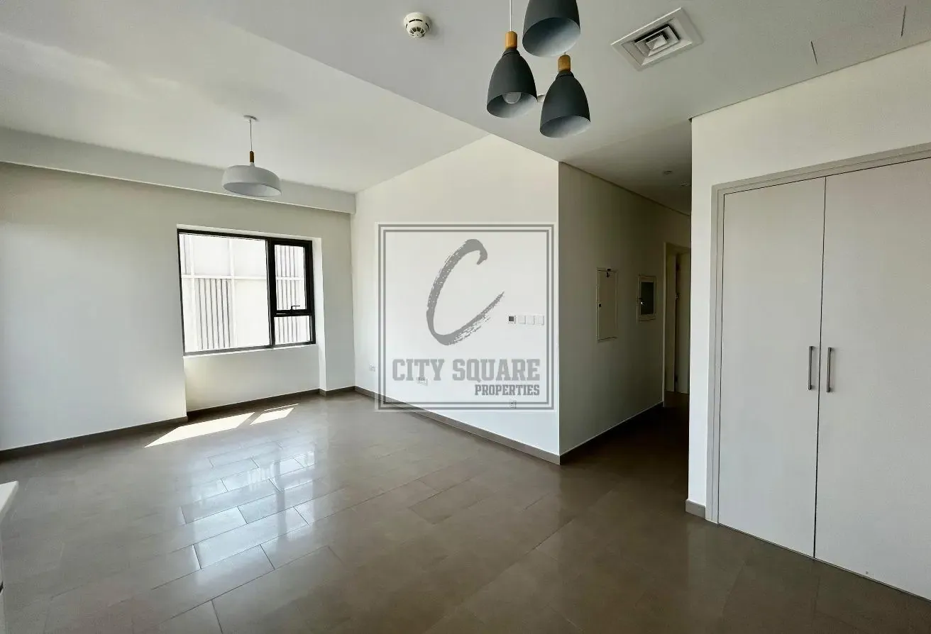 Available Mid September I Higher floor I Bright