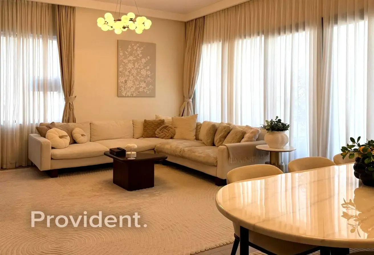 Fully Furnished |  Upgraded | Closed Kitchen
