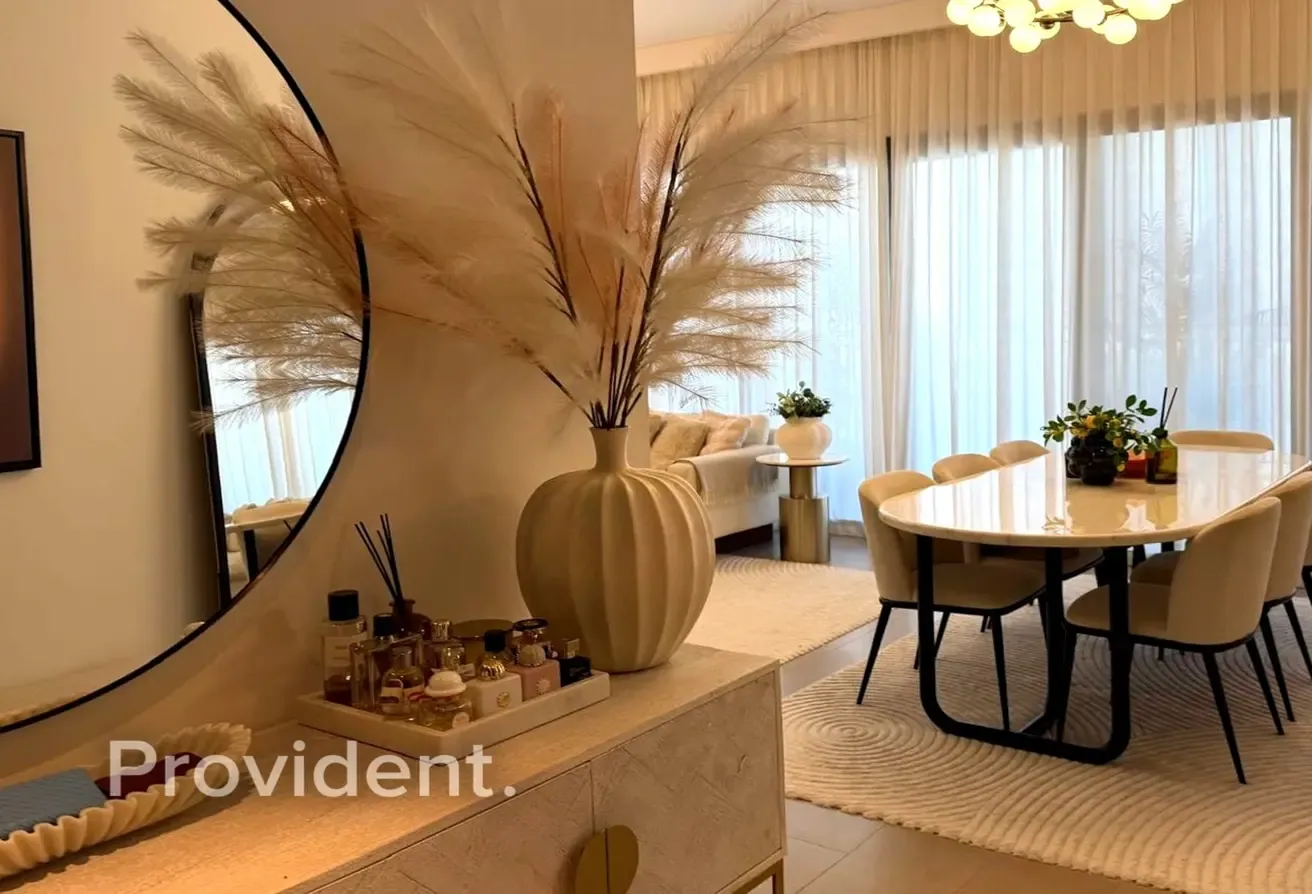 Fully Furnished |  Upgraded | Closed Kitchen