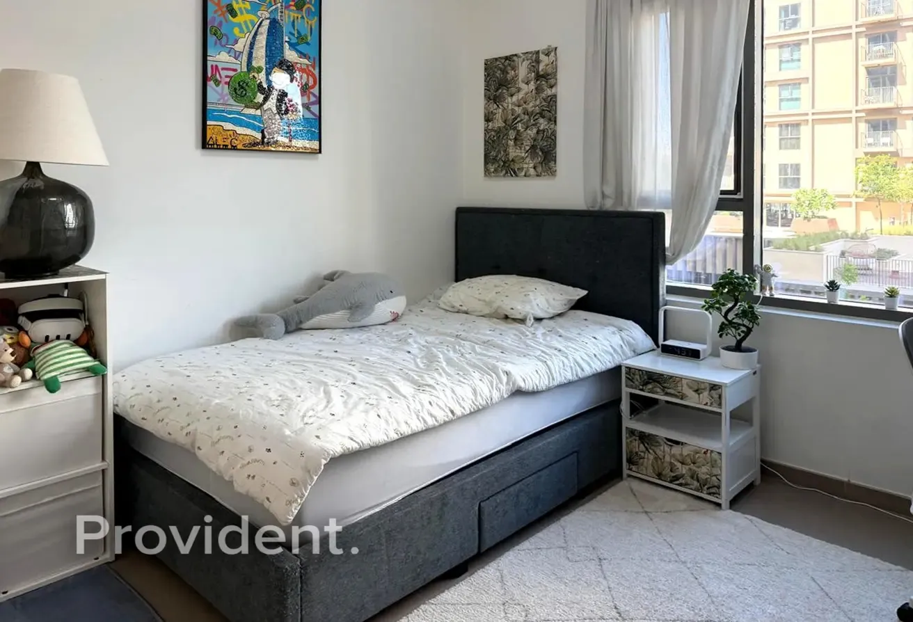 Fully Furnished |  Upgraded | Closed Kitchen