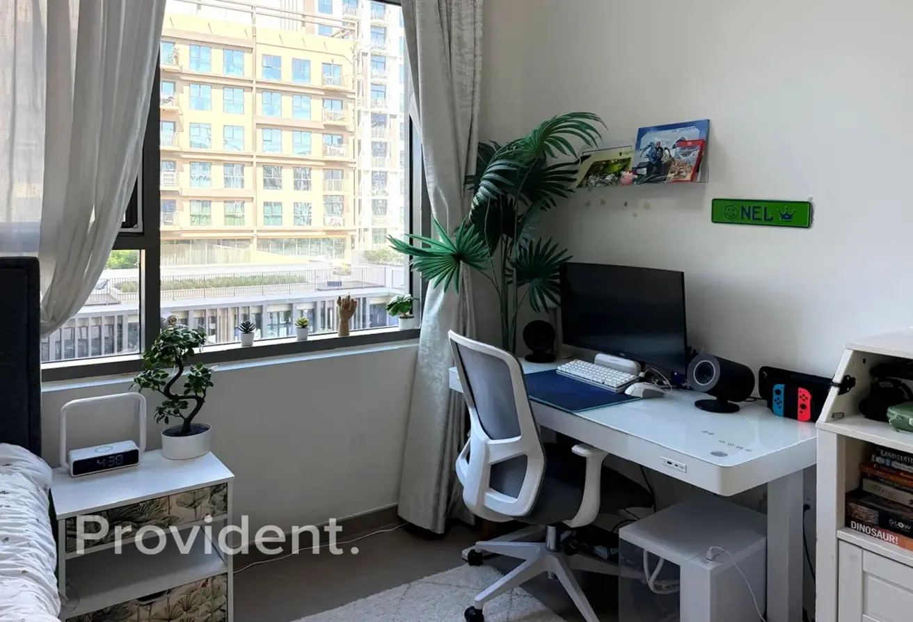 Fully Furnished |  Upgraded | Closed Kitchen
