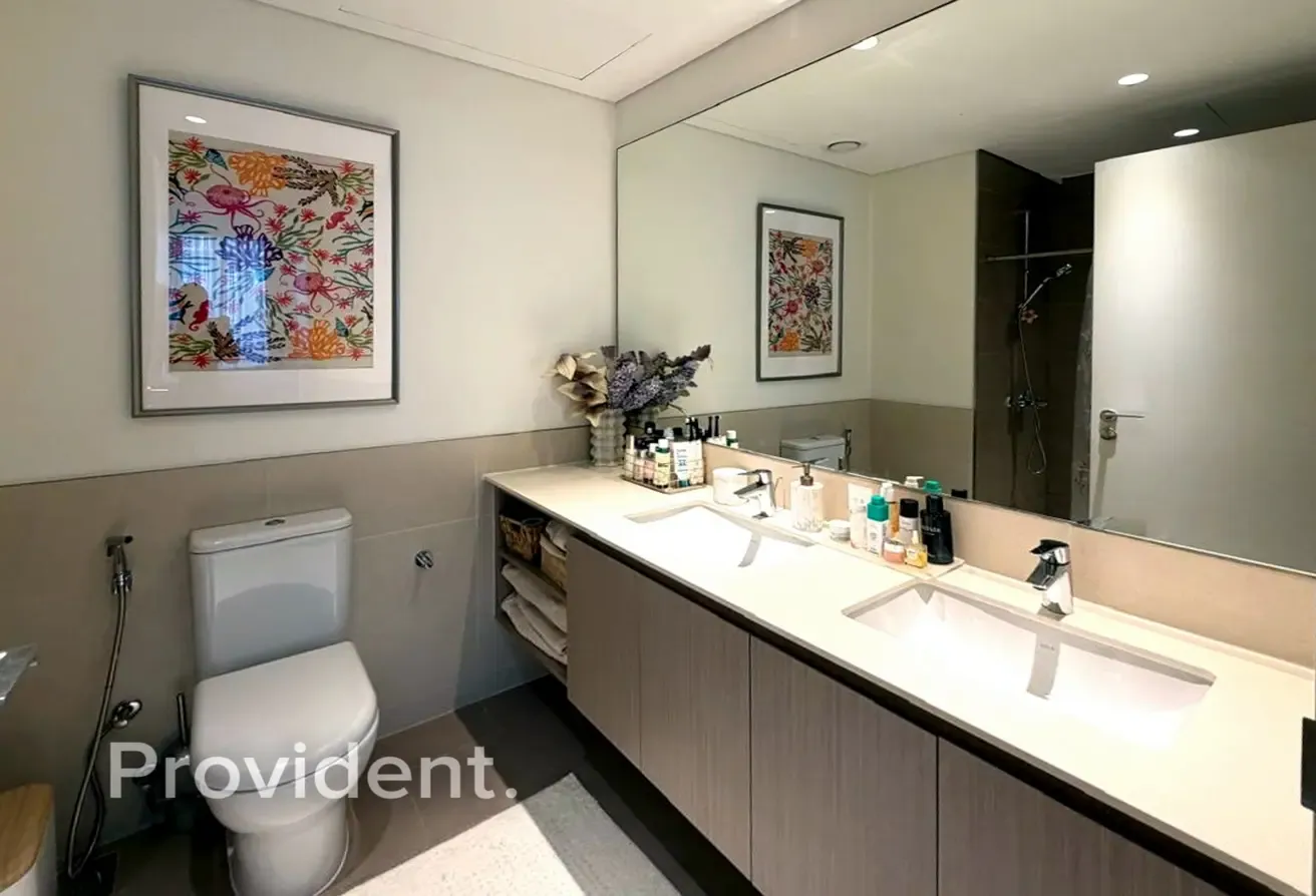 Fully Furnished |  Upgraded | Closed Kitchen