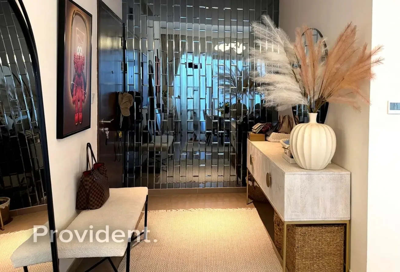 Fully Furnished |  Upgraded | Closed Kitchen