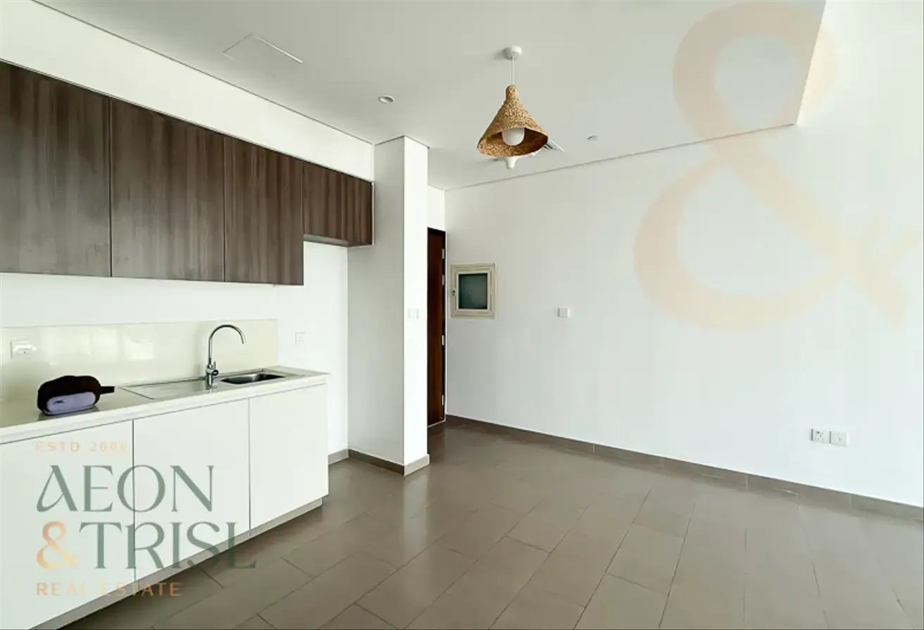 UnFurnished | High Floor | Well maintained