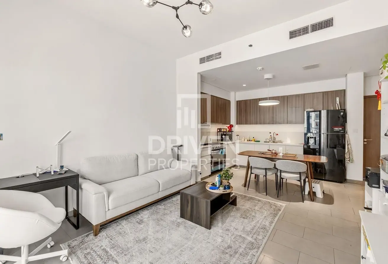 Modern | Spacious Layout | 4 Cheques Available