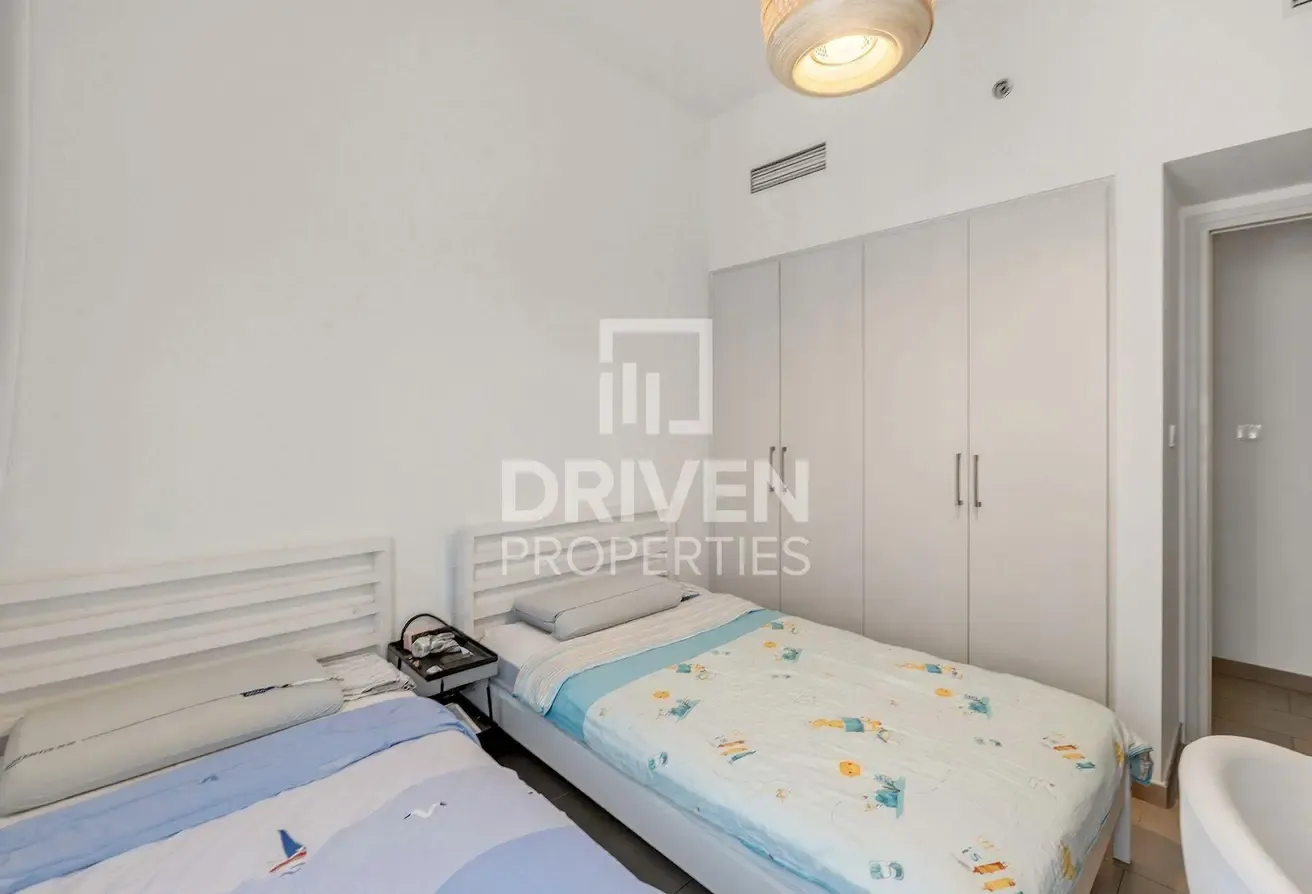Modern | Spacious Layout | 4 Cheques Available