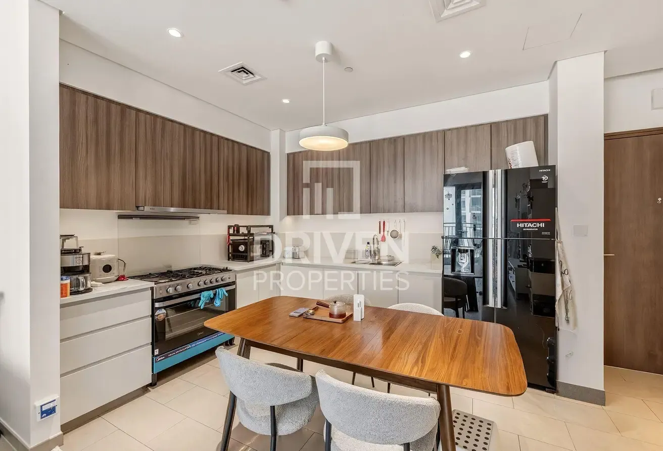 Modern | Spacious Layout | 4 Cheques Available