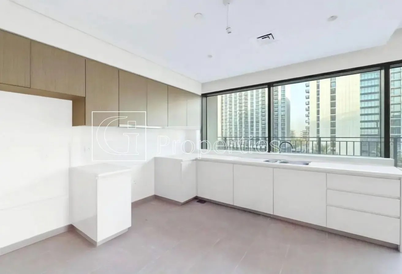 CORNER UNIT | SPACIOUS | VACANT