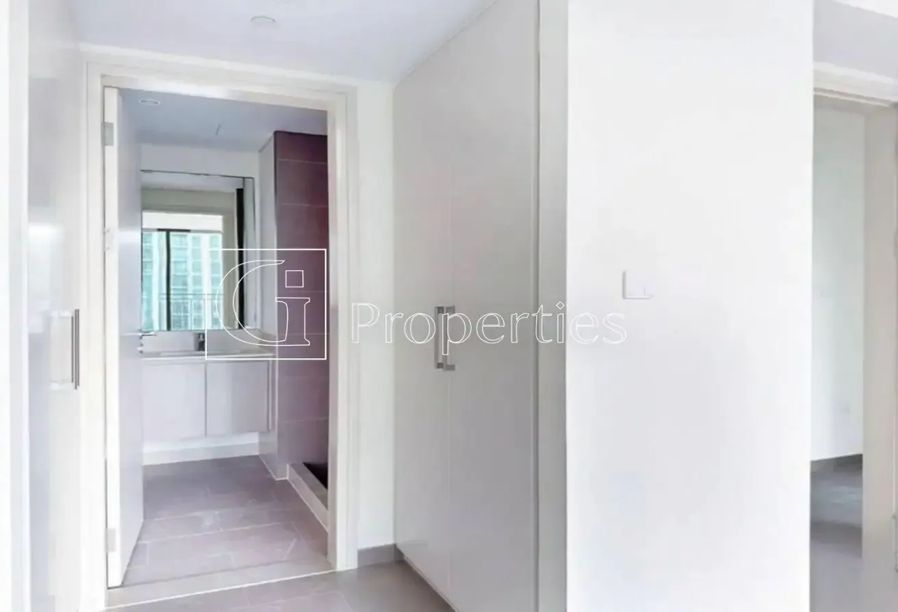 CORNER UNIT | SPACIOUS | VACANT
