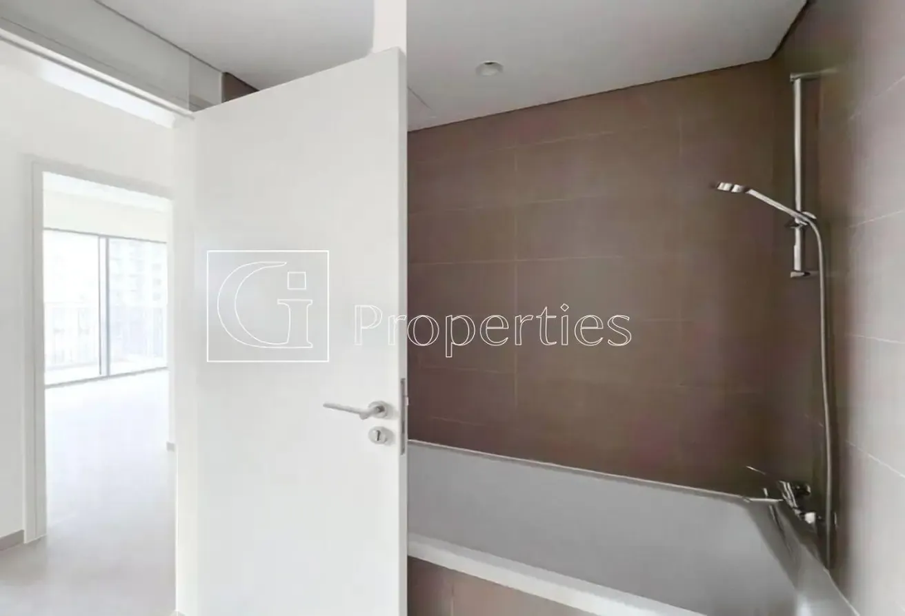 CORNER UNIT | SPACIOUS | VACANT