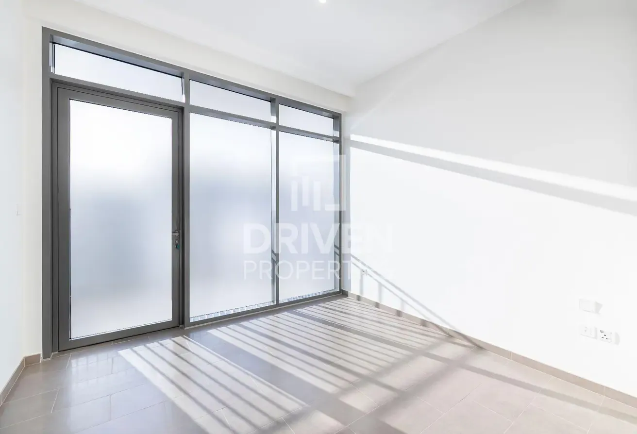 Larger layout | Chiller Included | Vacant unit