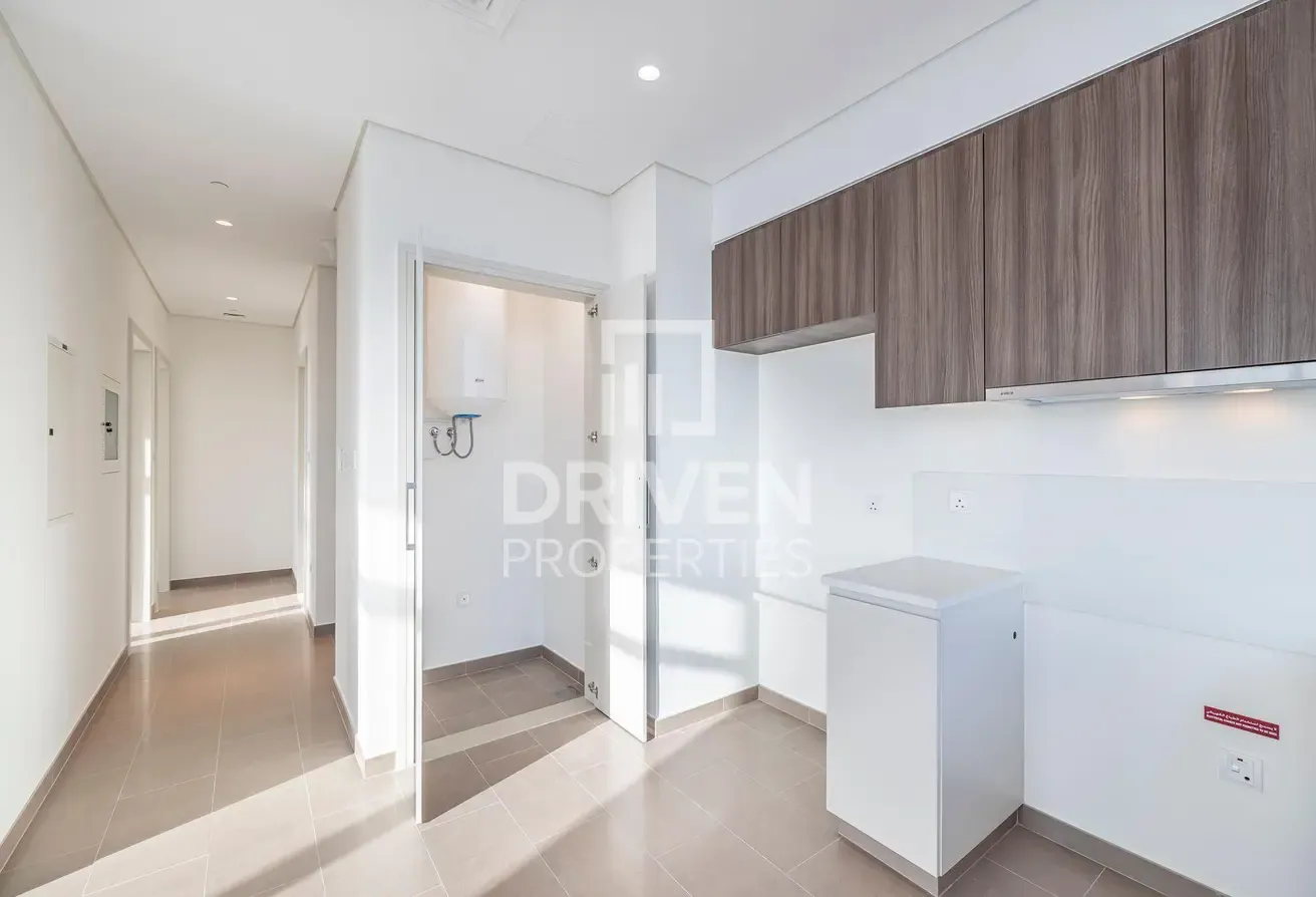 Larger layout | Chiller Included | Vacant unit