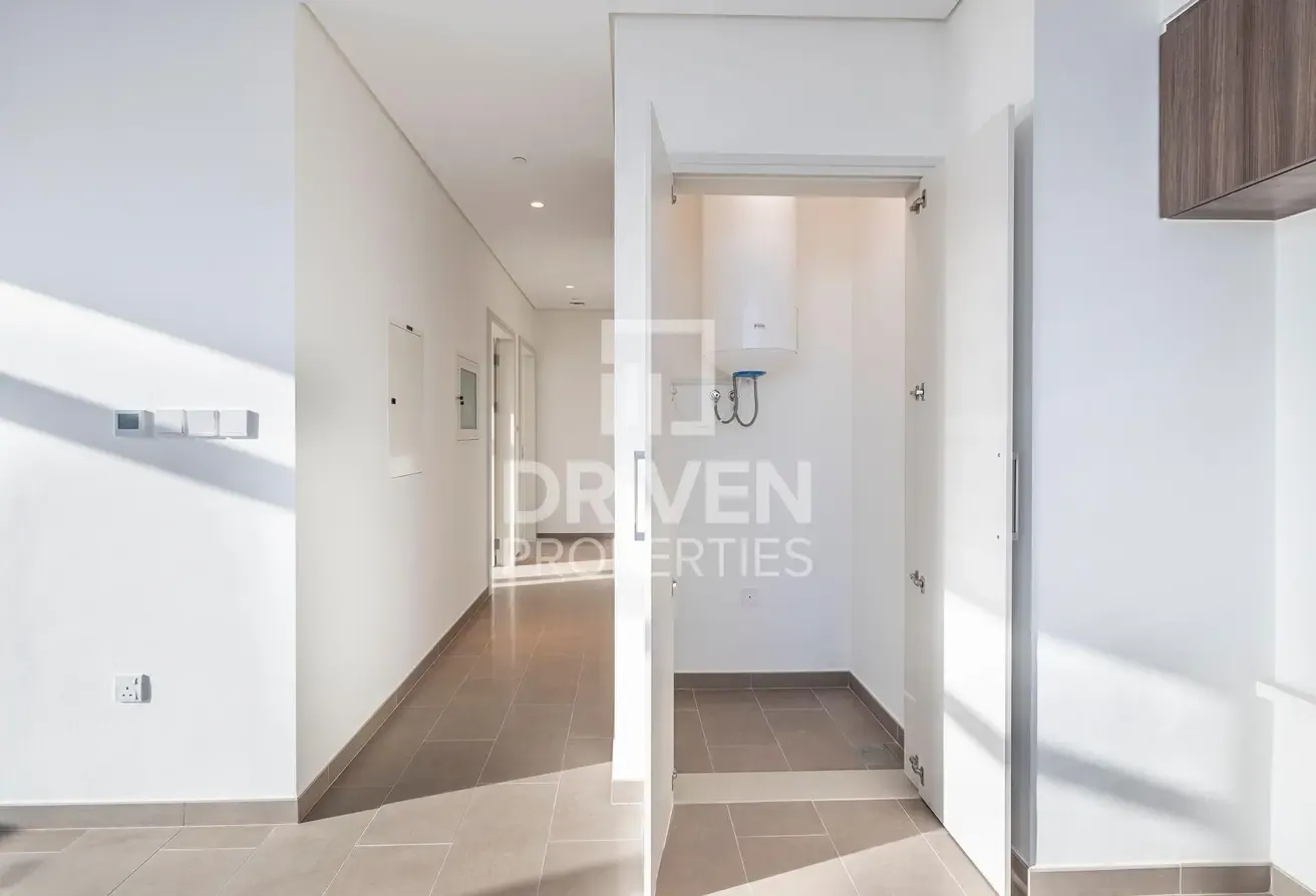 Larger layout | Chiller Included | Vacant unit