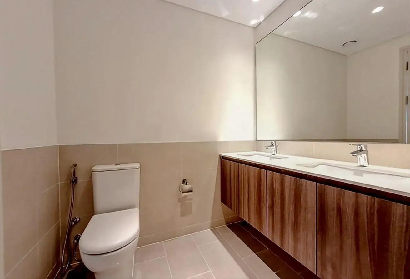Spacious 2 Beds| Unfurnished| Vacant from August 6
