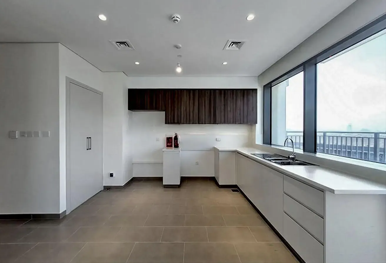 Spacious 2 Beds| Unfurnished| Vacant from August 6