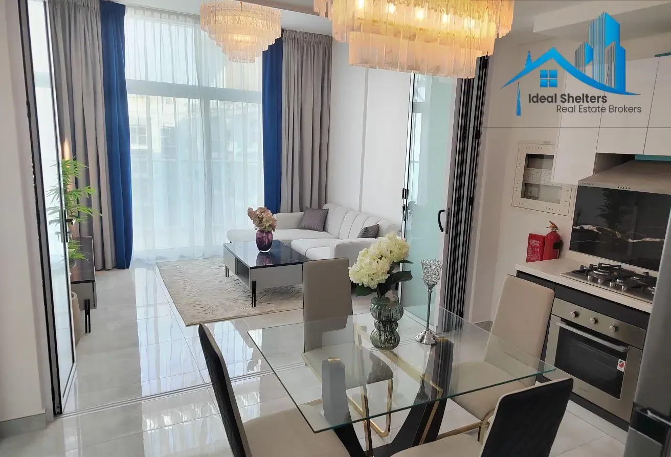 Pool View Fully Furnished 1BR Near Metro